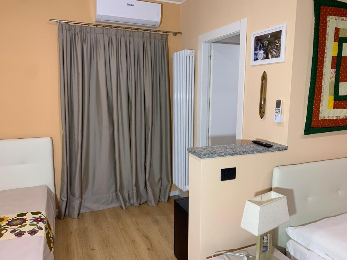 Bed & Breakfast Indi Thelar Villa Guardia Esterno foto