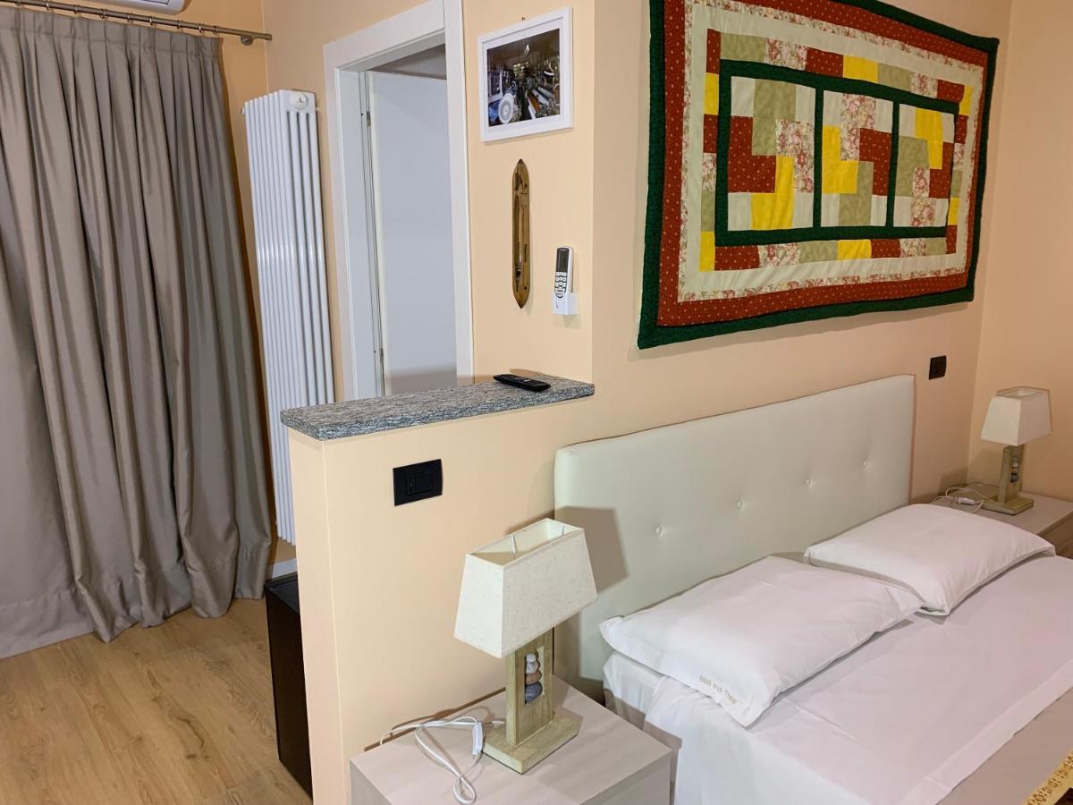 Bed & Breakfast Indi Thelar Villa Guardia Esterno foto