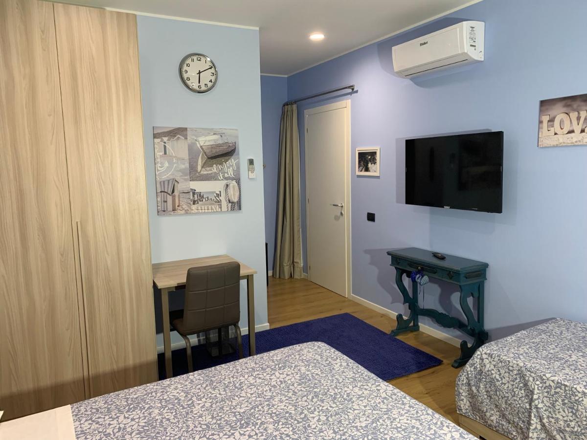 Bed & Breakfast Indi Thelar Villa Guardia Esterno foto